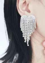 Load image into Gallery viewer, Vintage Fringe Ear Clip