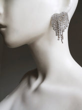 Load image into Gallery viewer, Vintage Fringe Ear Clip
