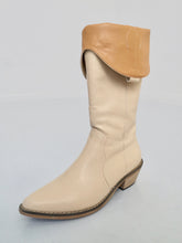 Load image into Gallery viewer, Vintage Cream Boots