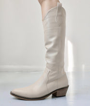 Load image into Gallery viewer, Vintage Cream Boots