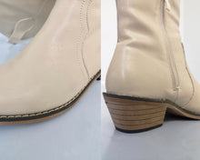 Load image into Gallery viewer, Vintage Cream Boots