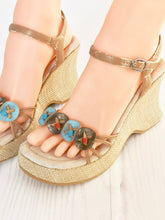 Load image into Gallery viewer, Vintage Mudd Flower Sandal
