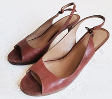Load image into Gallery viewer, Vintage Sandal size 6
