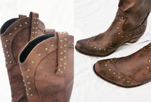 Load image into Gallery viewer, Vintage Brown Cowboy Western Boots
