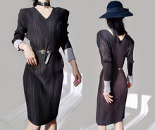 Load image into Gallery viewer, Vintage  Pleated Black dress
